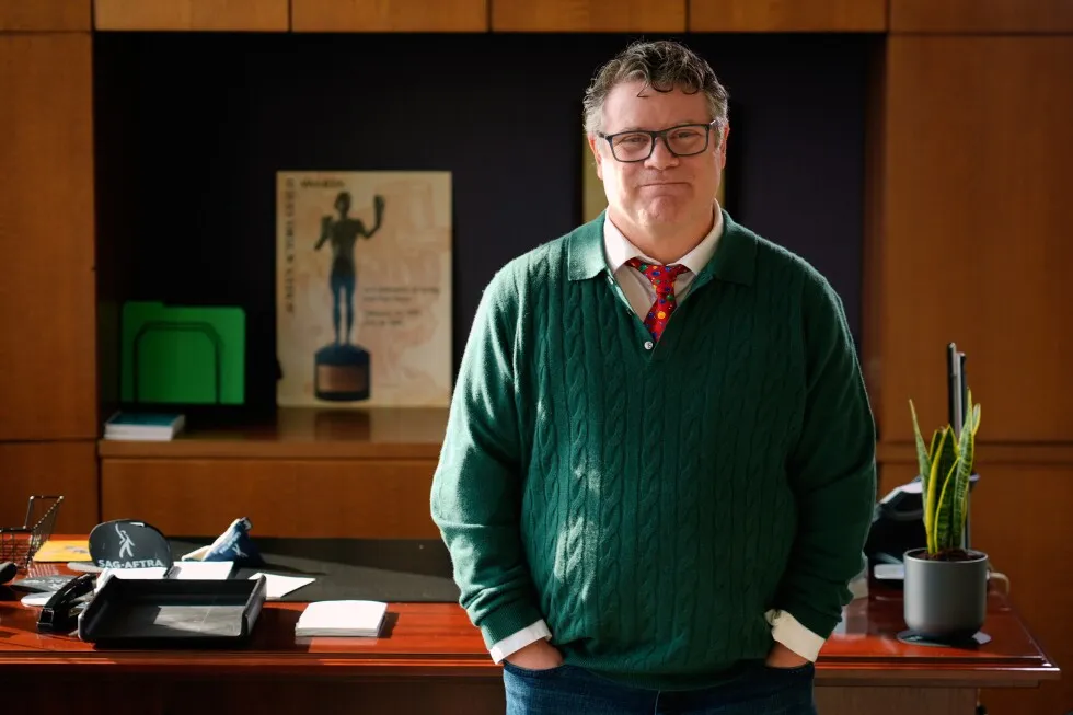 شان آستین به عنوان رئیس انجمن بازیگران، رودی کوچولو، ساموایز کوچولو و دعوای زیادی به ارمغان می آورد.