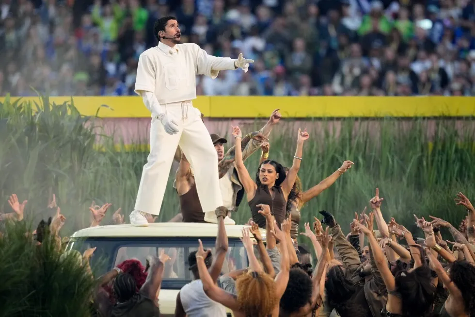 الصبي الذي ظهر في عرض Bad Bunny's Super Bowl ليس هو الطفل البالغ من العمر 5 سنوات الذي اعتقلته إدارة الهجرة والجمارك في مينيابوليس