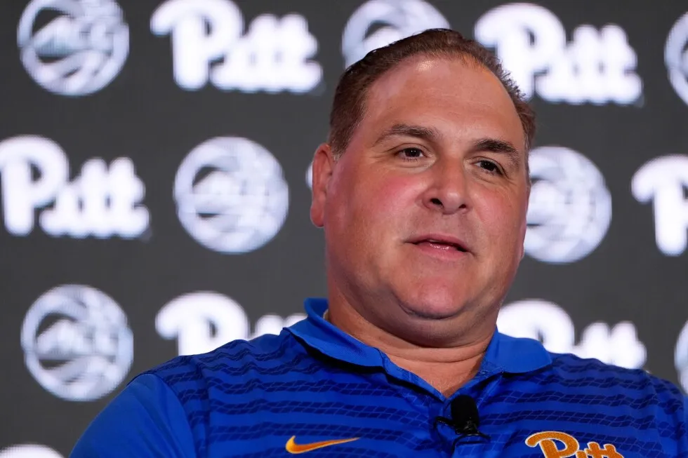 بسکتبالیست های سابق زن پیت، مربی توری وردی را توهین آمیز و سمی در پرونده های حقوقی عنوان IX نامیدند.