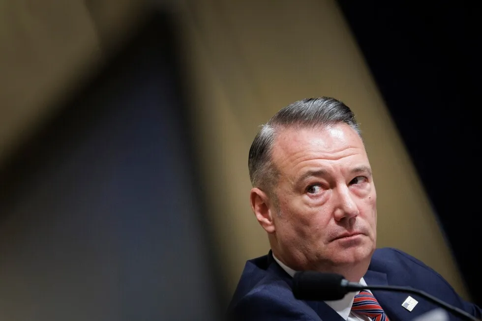 چگونه رئیس ICE به سؤالات کنگره در مورد سیاست های مهاجرتی ترامپ پاسخ داد